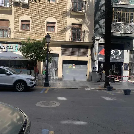 Tranquilo En Pleno Centro Con Garaje * הואלבה